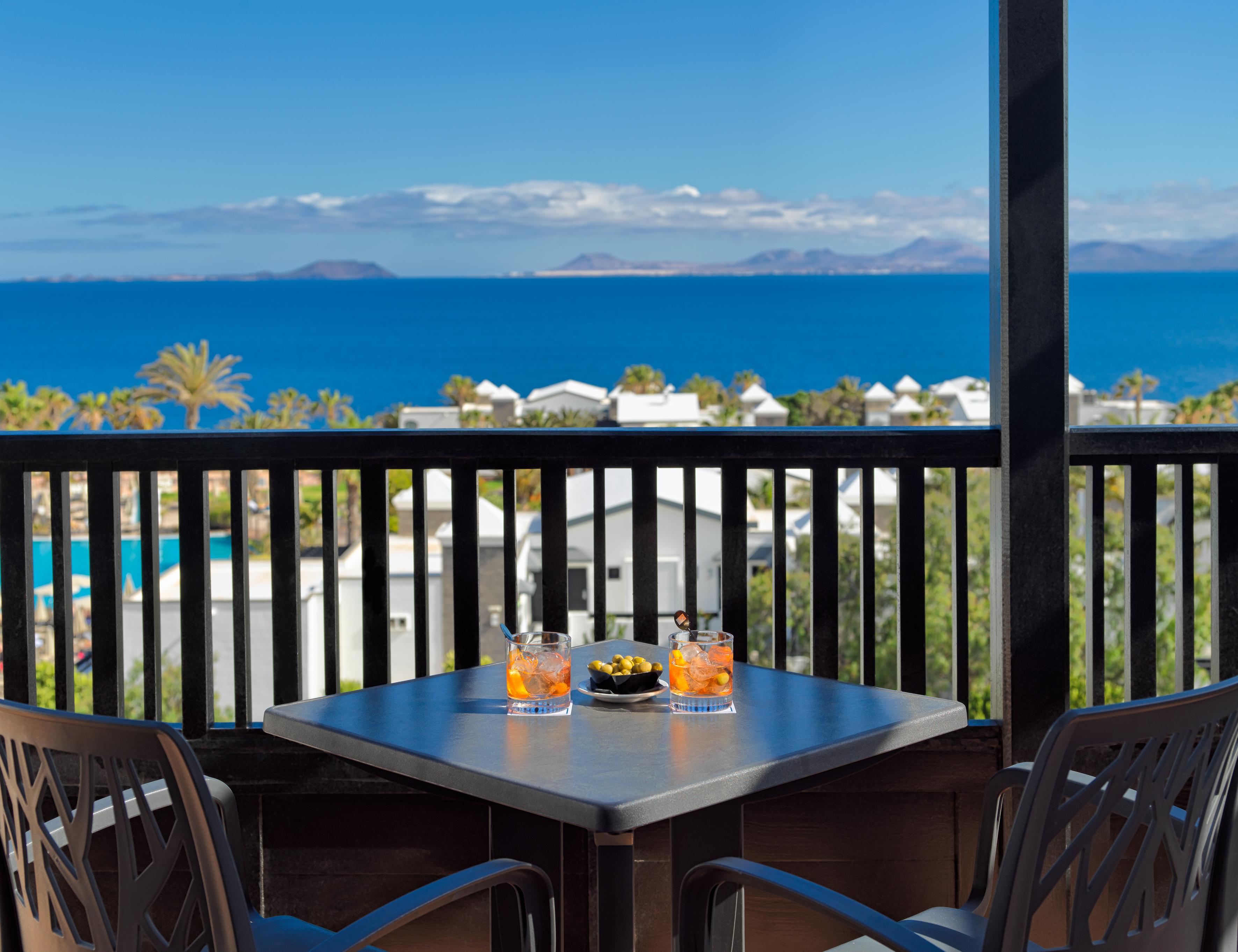 เฮช10 รูบิคอนพาเลสโฮเต็ล Hotel ปลายาบลังกา ภายนอก รูปภาพ View from the balcony of a suite at the resort