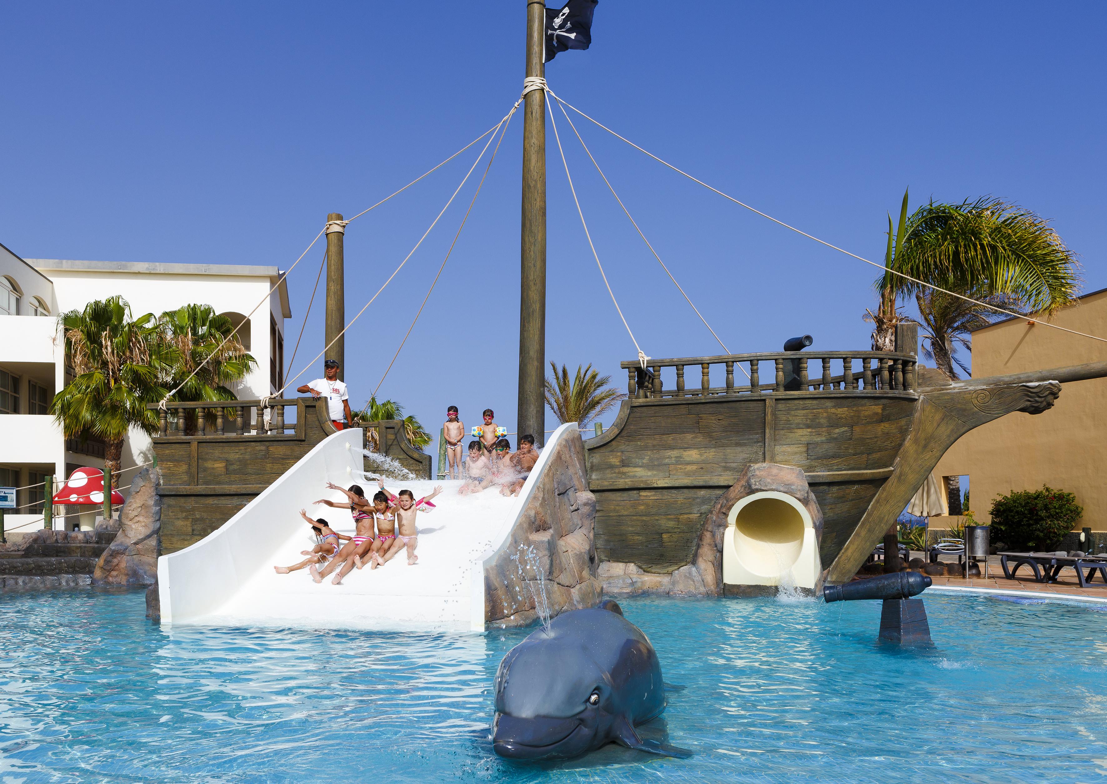 เฮช10 รูบิคอนพาเลสโฮเต็ล Hotel ปลายาบลังกา ภายนอก รูปภาพ The pirate ship at the water park