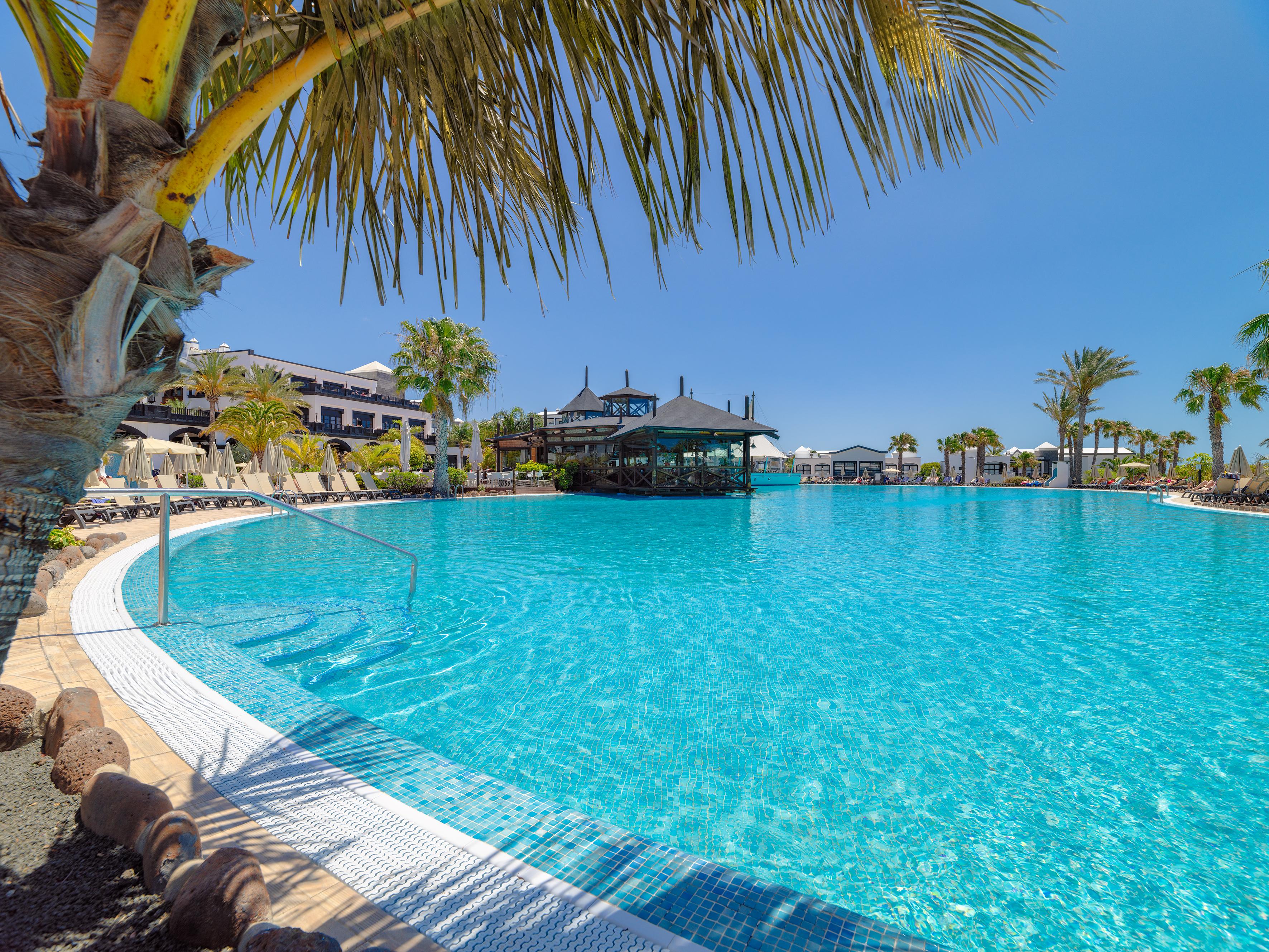 เฮช10 รูบิคอนพาเลสโฮเต็ล Hotel ปลายาบลังกา ภายนอก รูปภาพ The swimming pool at the Hard Rock Hotel
