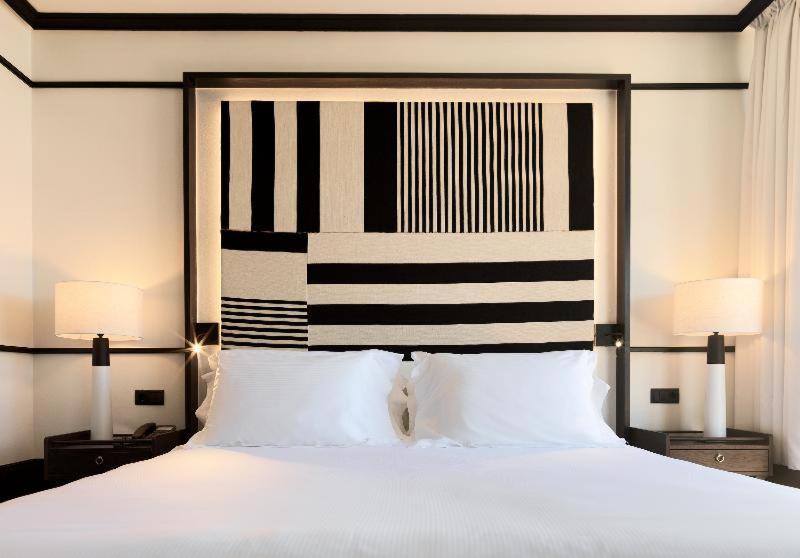 เฮช10 รูบิคอนพาเลสโฮเต็ล Hotel ปลายาบลังกา ห้อง รูปภาพ A bedroom at the hotel