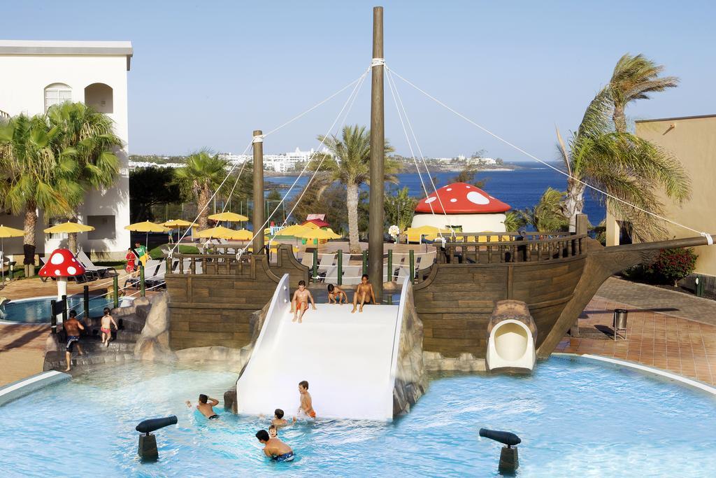 เฮช10 รูบิคอนพาเลสโฮเต็ล Hotel ปลายาบลังกา ภายนอก รูปภาพ The pirate ship at the water park