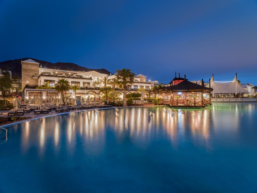เฮช10 รูบิคอนพาเลสโฮเต็ล Hotel ปลายาบลังกา ภายนอก รูปภาพ The resort at night